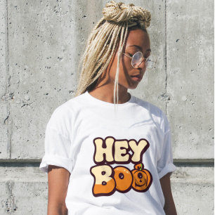 Retro Groovy Halloween Damen T-Shirt „Hey Boo“ Tri-Blend Shirt