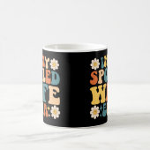 Retro Groovy in meiner verwöhnten Ehefrau Ära Kaffeetasse (Mittel)