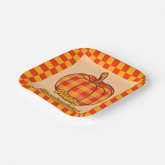 Retro Groovy Kariert Pumpkin Checkered Erntedank Pappteller (Gewinkelt)