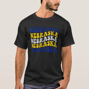 Retro Groovy Nebraska Staat Zuhause Girl I Liebe M T-Shirt