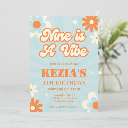 Retro Groovy Nine ist eine Einladung zum Geburtsta (Stehend Vorderseite)