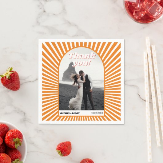 Retro Groovy orange Sonnenstrahlen 70er inspiriert Serviette (Beispiel)