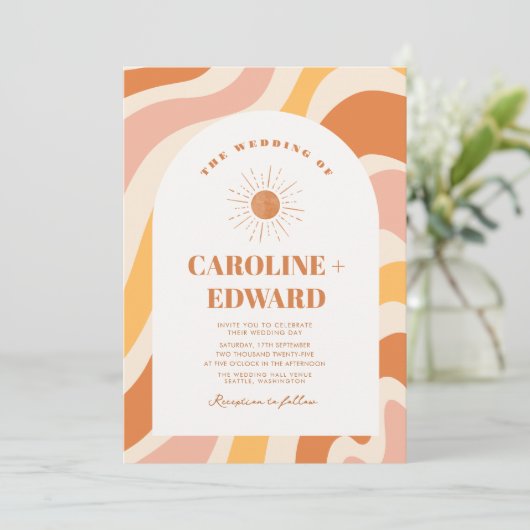 Retro Groovy Orange Wavy Boho Wedding Qr Code Einladung (Stehend Vorderseite)