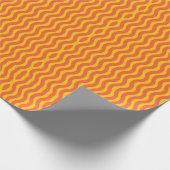 Retro Groovy Orange Yellow Wavy Strip Geschenkpapier (Ecke)