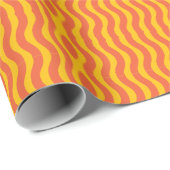 Retro Groovy Orange Yellow Wavy Strip Geschenkpapier (Rolleneckpunkt)