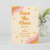 Retro Groovy Pink and Gold Wave Wedding Save The Date (Stehend Vorderseite)