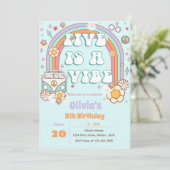Retro Groovy Rainbow 5. Geburtstag Einladung (Stehend Vorderseite)