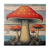 Retro Groovy Red Mushrooms auf Rustikalem Holz Fliese (Vorderseite)