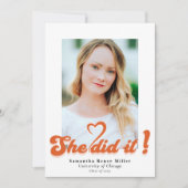 Retro Groovy Sie tat es Niedlich 2 Foto Abschluss Einladung (Vorderseite)