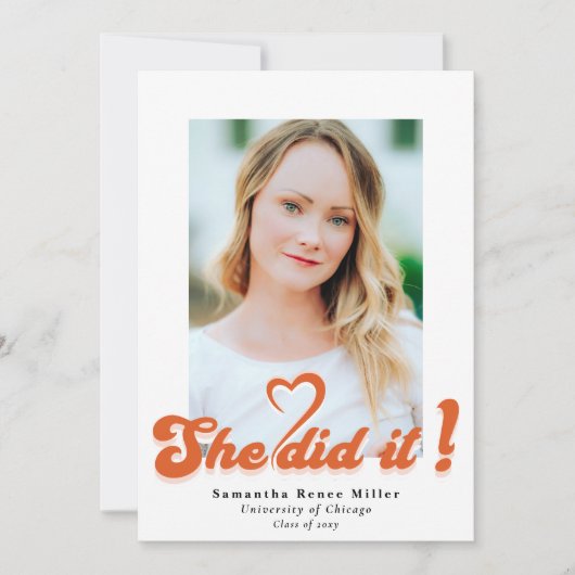 Retro Groovy Sie tat es Niedlich 2 Foto Abschluss Einladung (Vorderseite)