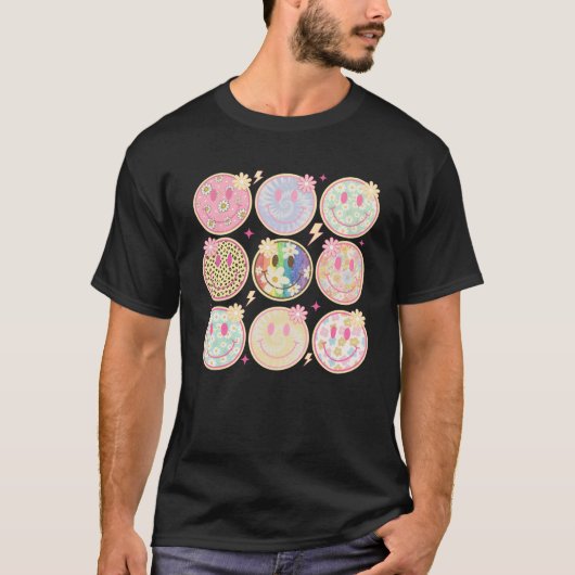 Retro Groovy Smile Face Flower Happy Face Checkere T-Shirt (Vorderseite)