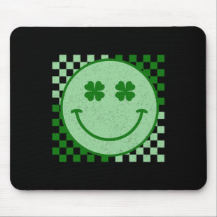 Retro Groovy St. Patricks Day Hippie Lächeln Gesic Mousepad