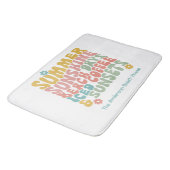 Retro Groovy Summer Pink Monogram Name Badematte (Schrägansicht)