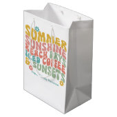 Retro Groovy Summer Pink Monogram Name Mittlere Geschenktüte (Rückseite Schrägansicht)