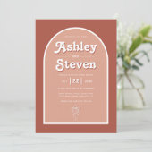 Retro Groovy Terracotta 70er inspiriert Hochzeit Einladung (Stehend Vorderseite)