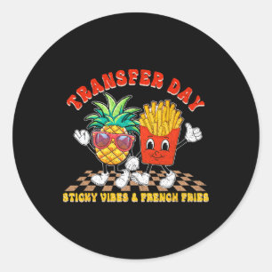 Retro Groovy Transfer Day Sticky Vibes Ivf Couple Runder Aufkleber
