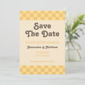 Retro Groovy Yellow Orange Checkered Save The Date (Stehend Vorderseite)