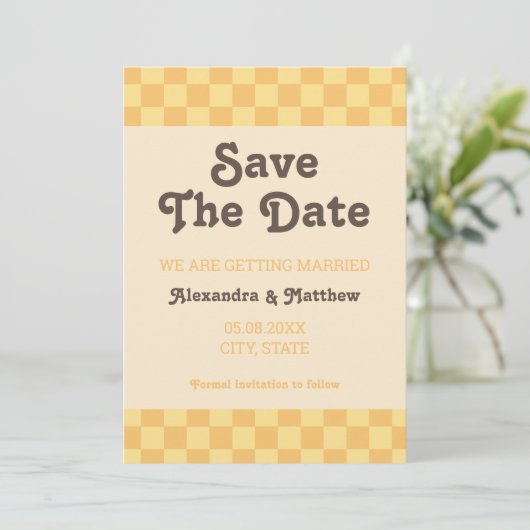 Retro Groovy Yellow Orange Checkered Save The Date (Stehend Vorderseite)