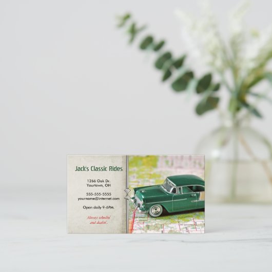 Retro-grünes Auto auf Karte (Stehend Vorderseite)