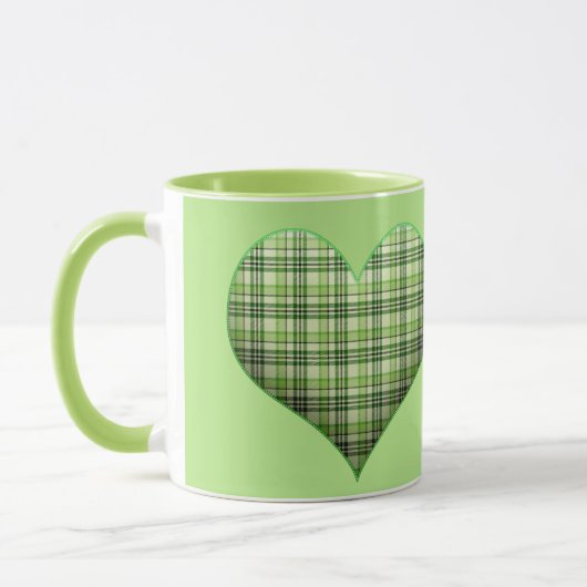 Retro grünes kariertes Herz St Patrick I Liebe Iri Tasse (Links)