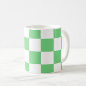 Retro Grünes Schachbrettmuster Fliesen Y2K Kaffeetasse (VorderseiteRechts)