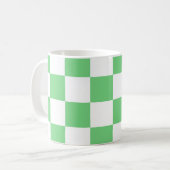 Retro Grünes Schachbrettmuster Fliesen Y2K Kaffeetasse (Vorderseite Links)