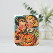 Retro Halloween Boy and Girl mit Jack-o-Lantern Postkarte (Stehend Vorderseite)