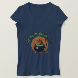 Retro Halloween Cat Making Poke T-Shirt