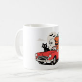 Retro-Halloween-Geist fährt rotes Auto Kaffeetasse (Vorderseite Links)