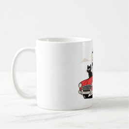 Retro-Halloween-Geist fährt rotes Auto  Kaffeetasse