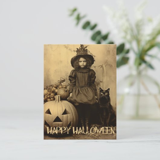 Retro Halloween gruseliges Mädchen mit schwarzer K Postkarte (Stehend Vorderseite)