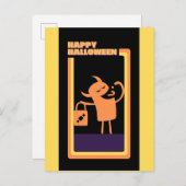 Retro Halloween Monster Trick oder Trete Postkarte (Vorne/Hinten)
