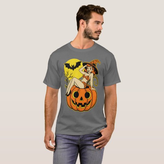 Retro Halloween Pinup Hexe on Pumpkin T-Shirt (Vorne ganz)