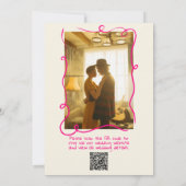 Retro Hand gezeichnet Vivid Pink Foto QR Code Hoch Einladung (Rückseite)