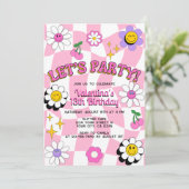Retro Happy Smile Face Pink Geliebter Spaß Geburts Einladung (Stehend Vorderseite)