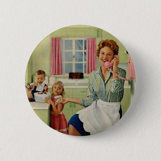 Retro Hausfrau in der Küche Button (Vorderseite)