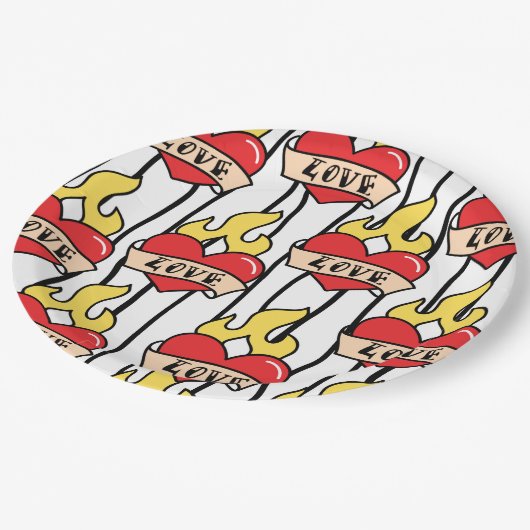 Retro Heart Tattoo Pappteller (Schrägansicht)