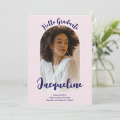 Retro Hello Graduate 2025 Lila Script Arch Foto Ankündigung (Stehend Vorderseite)