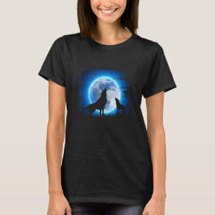 Retro heulender Wolf unter einem mondhellen Himmel T-Shirt