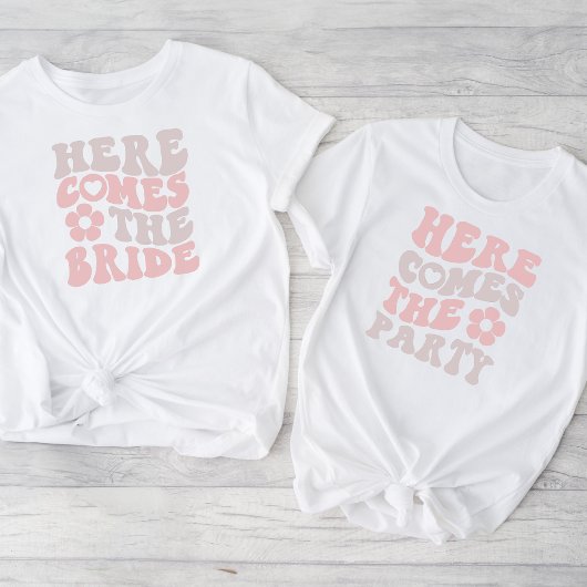 Retro Hier kommt der Junggeselinnen-Abschied der B T-Shirt