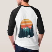 Retro Hiker Mountain Adventure  T-Shirt (Rückseite)