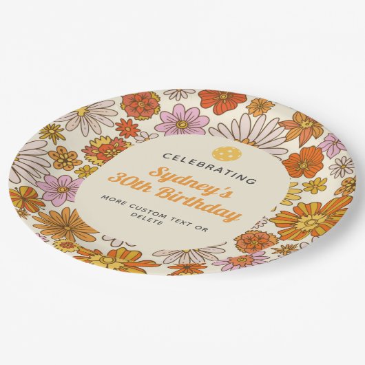 Retro Hippie 70er Floral Muster Pickleball Party Pappteller (Schrägansicht)