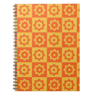 Retro-Hippie-Blumen auf gelb-orangefarbenem Schach Notizblock
