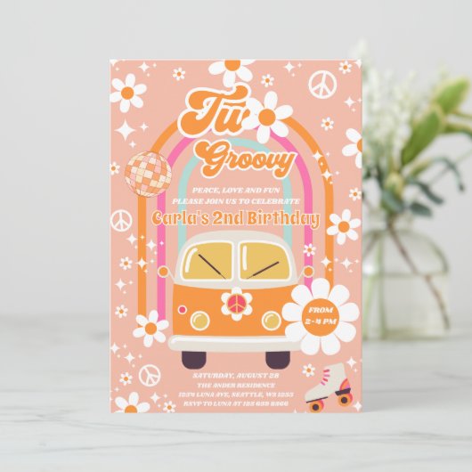 Retro Hippie Daisy Rainbow Two Groovy 2nd Birthday Einladung (Stehend Vorderseite)