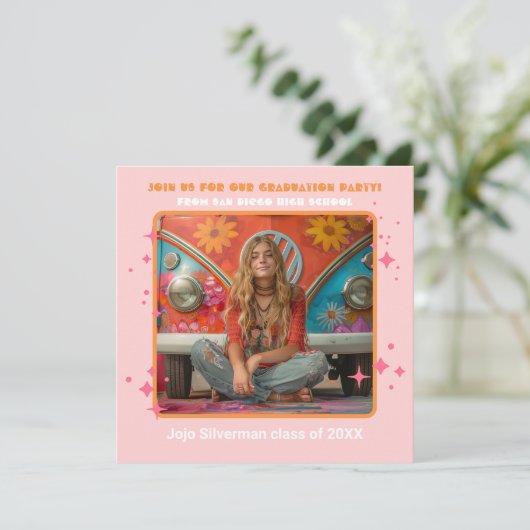 Retro Hippie Foto Graduation Party Rosa Orange Einladung (Stehend Vorderseite)