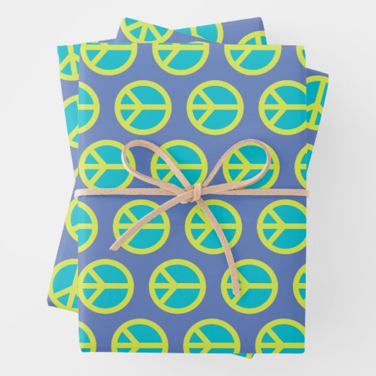 Retro Hippie Peace Sign Muster in Blau  Geschenkpapier Set (Beispiel)