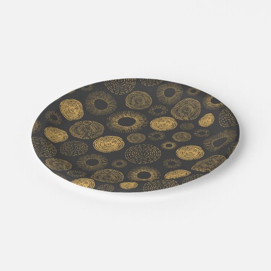 Retro Holiday Gold Burst Sparkler Cake serviert Pappteller (Schrägansicht)