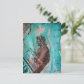 Retro-Holzmann vor blauem Hintergrund Postkarte (Stehend Vorderseite)
