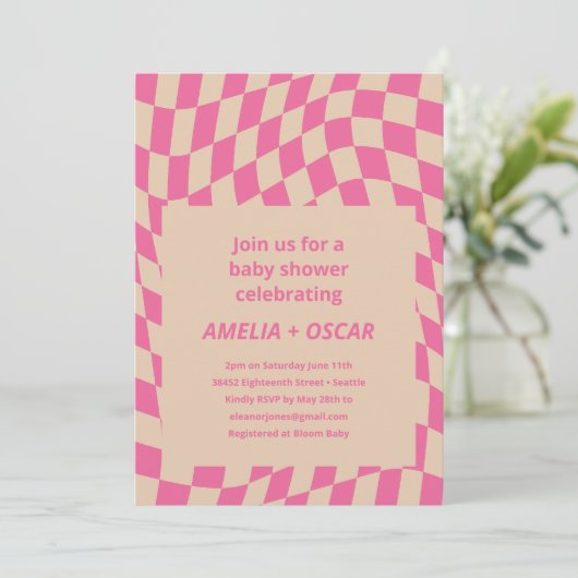 Retro Hot Pink Abstract Checkerboard Baby Shower Einladung (Stehend Vorderseite)