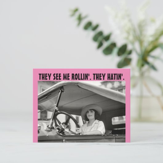 RETRO HOUSEWIFE FUNNY "THEY HATIN" Postkarten (Stehend Vorderseite)